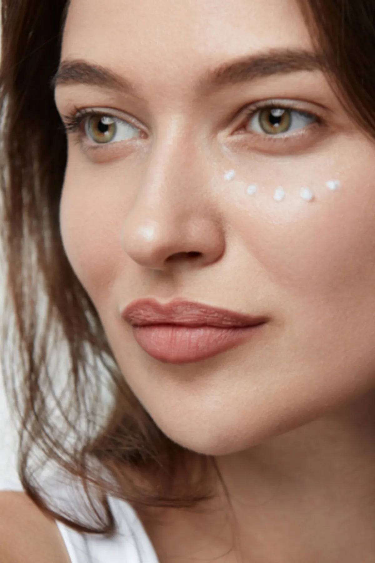 Augencreme mit Metallrolle – kühlt und reduziert Schwellungen 